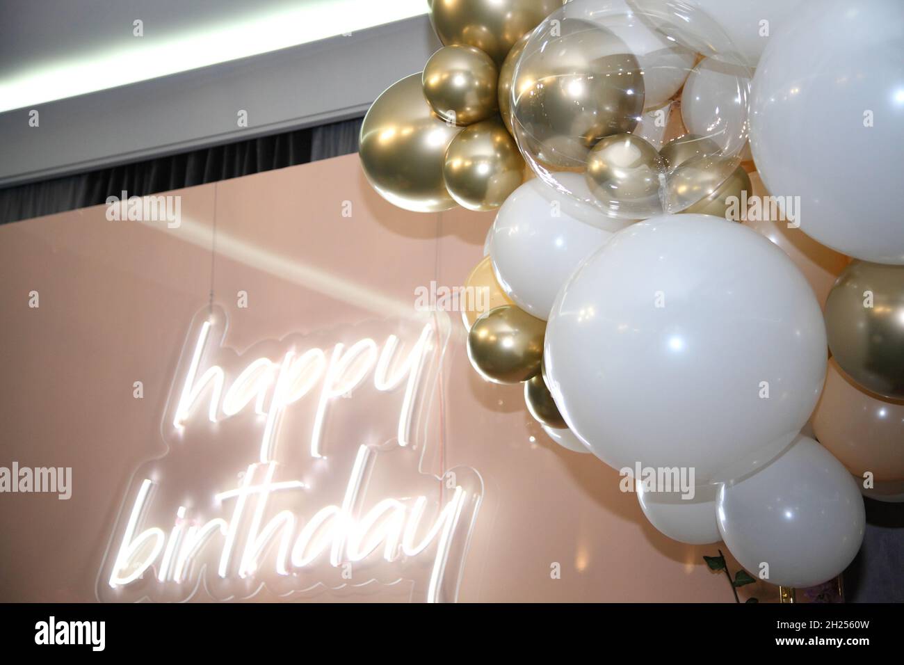 Diseño de cumpleaños de restaurante fotografías e imágenes de alta  resolución - Alamy
