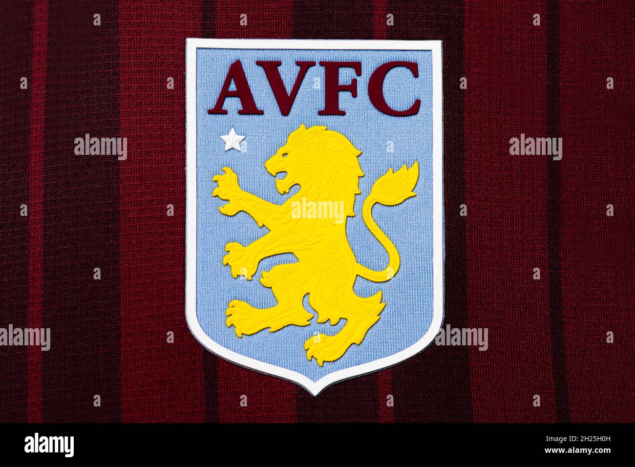 Primer plano del escudo del club de Aston Villa. Foto de stock