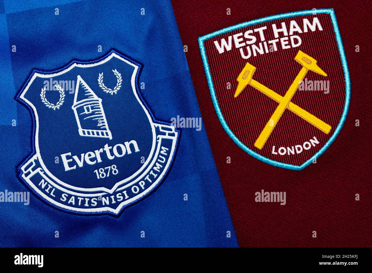 Primer plano de Everton & West Ham United club crest. Foto de stock