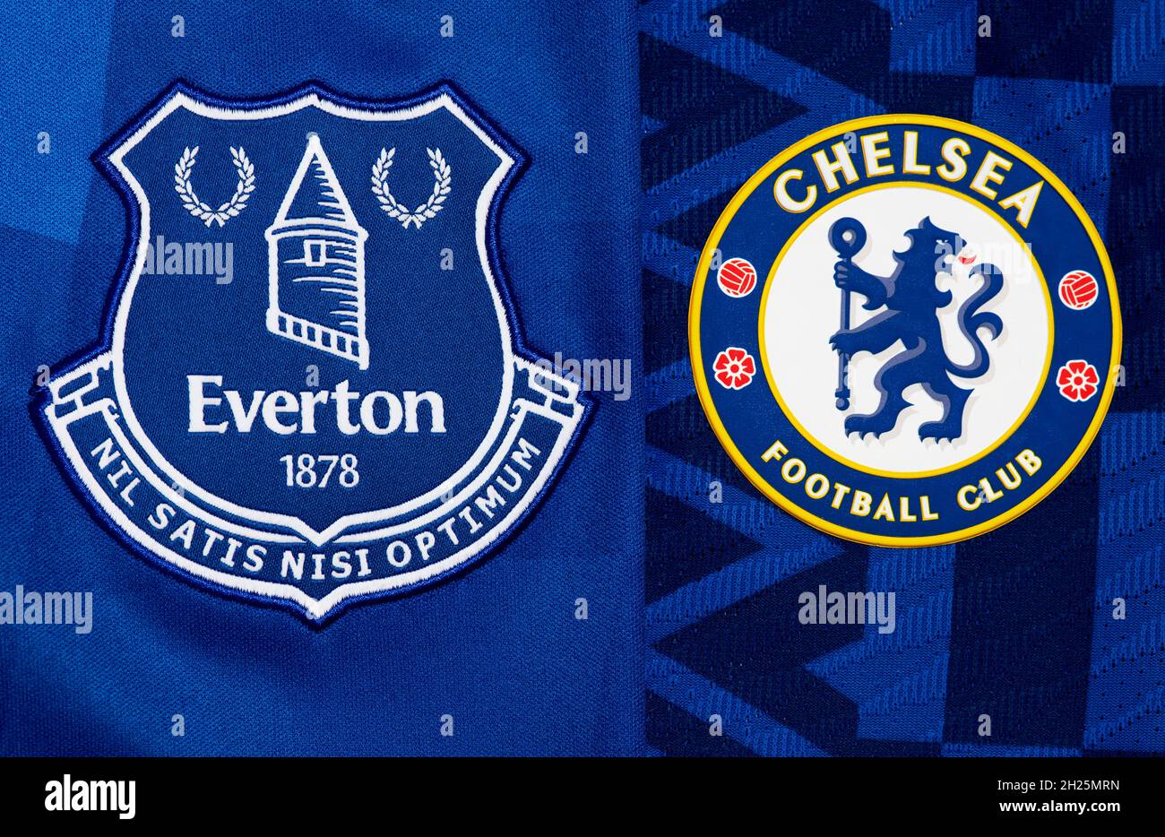Primer plano de Everton & Chelsea club crest. Foto de stock