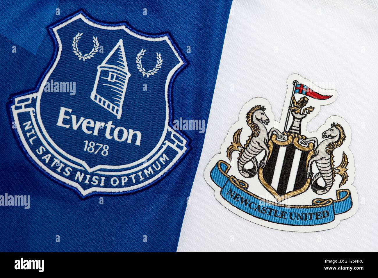 Primer plano de Everton & Newcastle United Club Crest Foto de stock