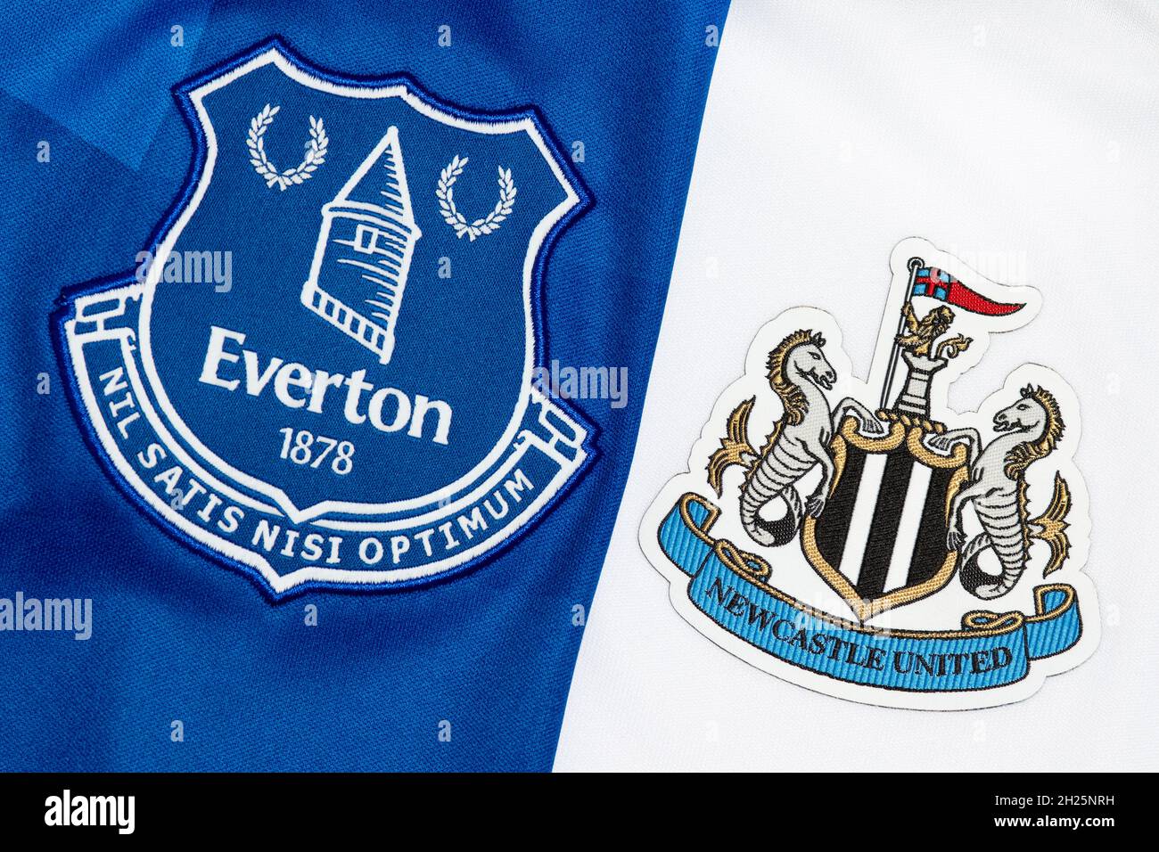 Primer plano de Everton & Newcastle United Club Crest Foto de stock