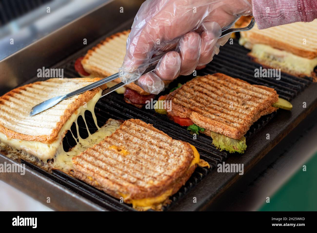 Tostadora de sandwich fotografías e imágenes de alta resolución