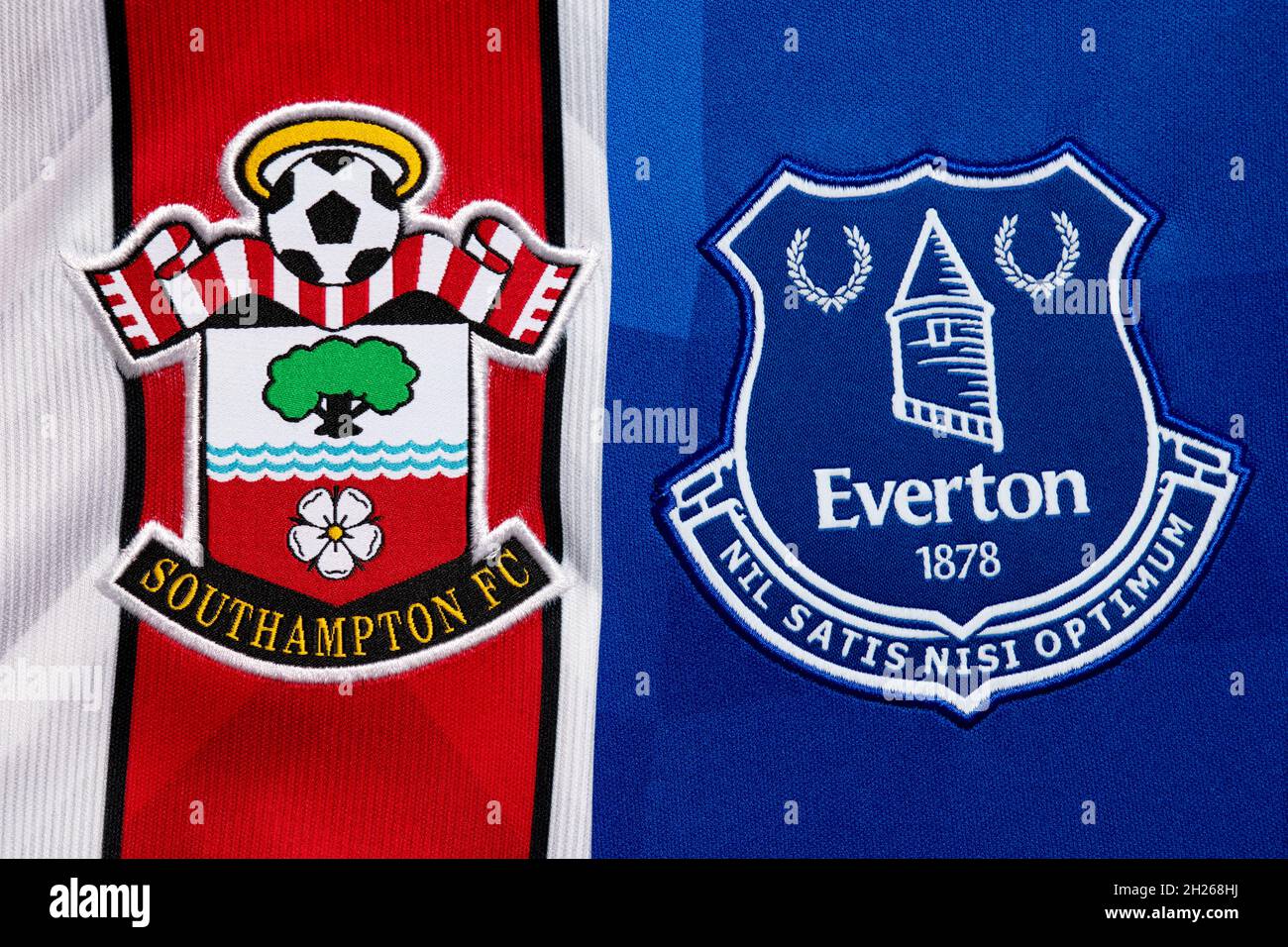 Cerca de Southampton y Everton Club Crest. Foto de stock