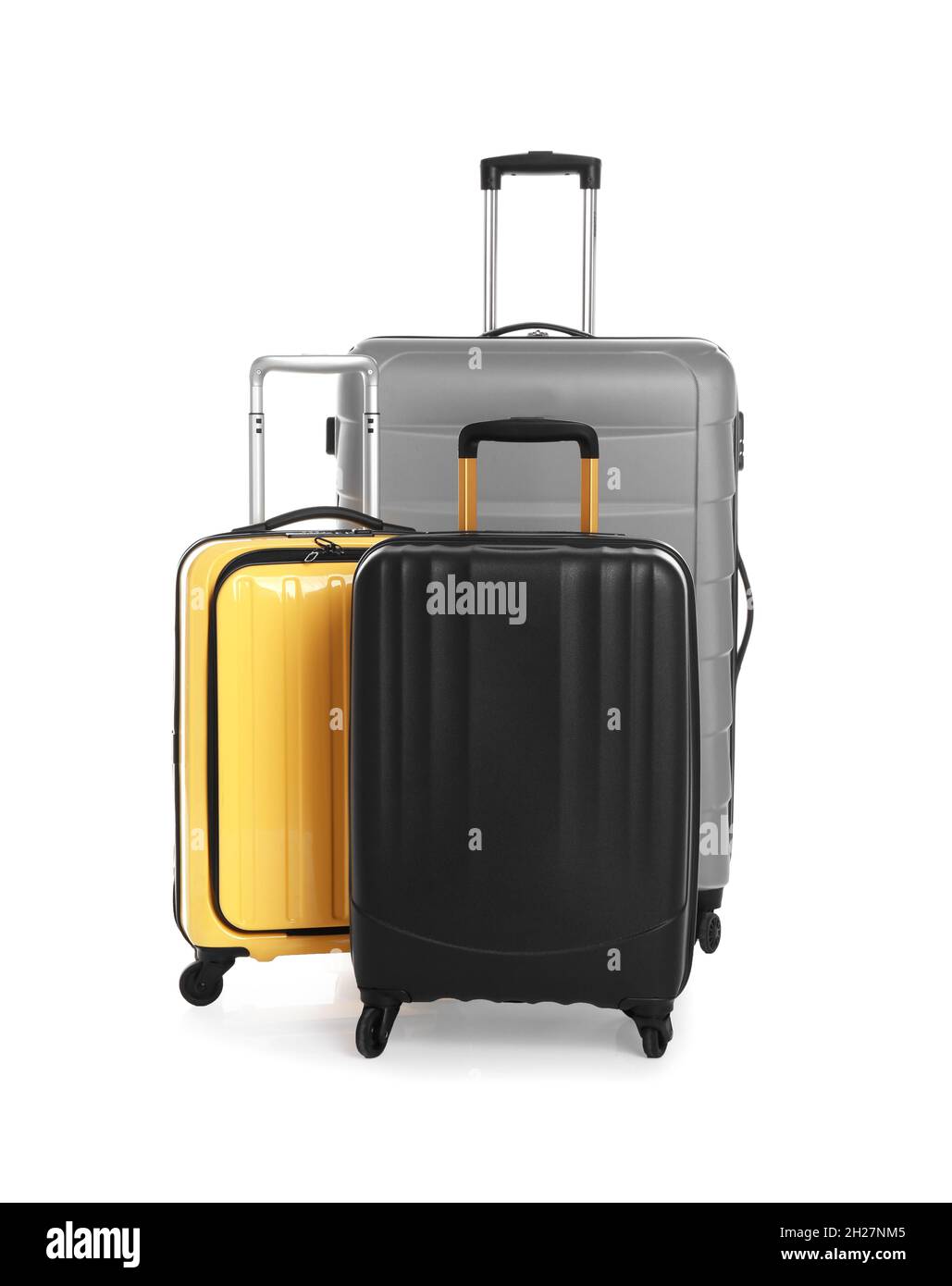 Modernas maletas para viajar sobre fondo blanco Fotografía de stock - Alamy
