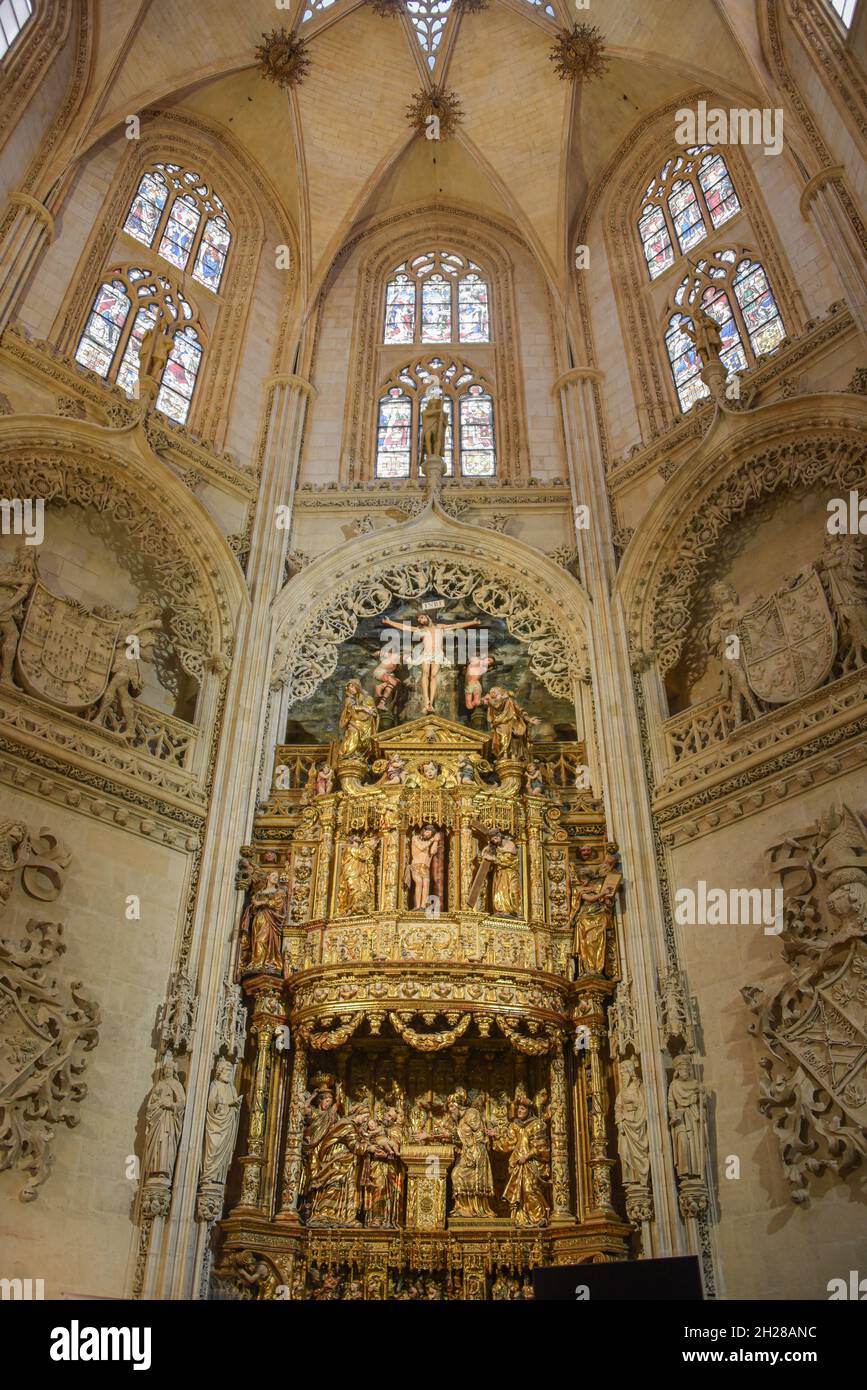 Burgos, España - 16 Oct, 2021: Altar de la Capilla del Condestable en la Catedral de Estilo Gótico de Burgos, Castilla León Foto de stock