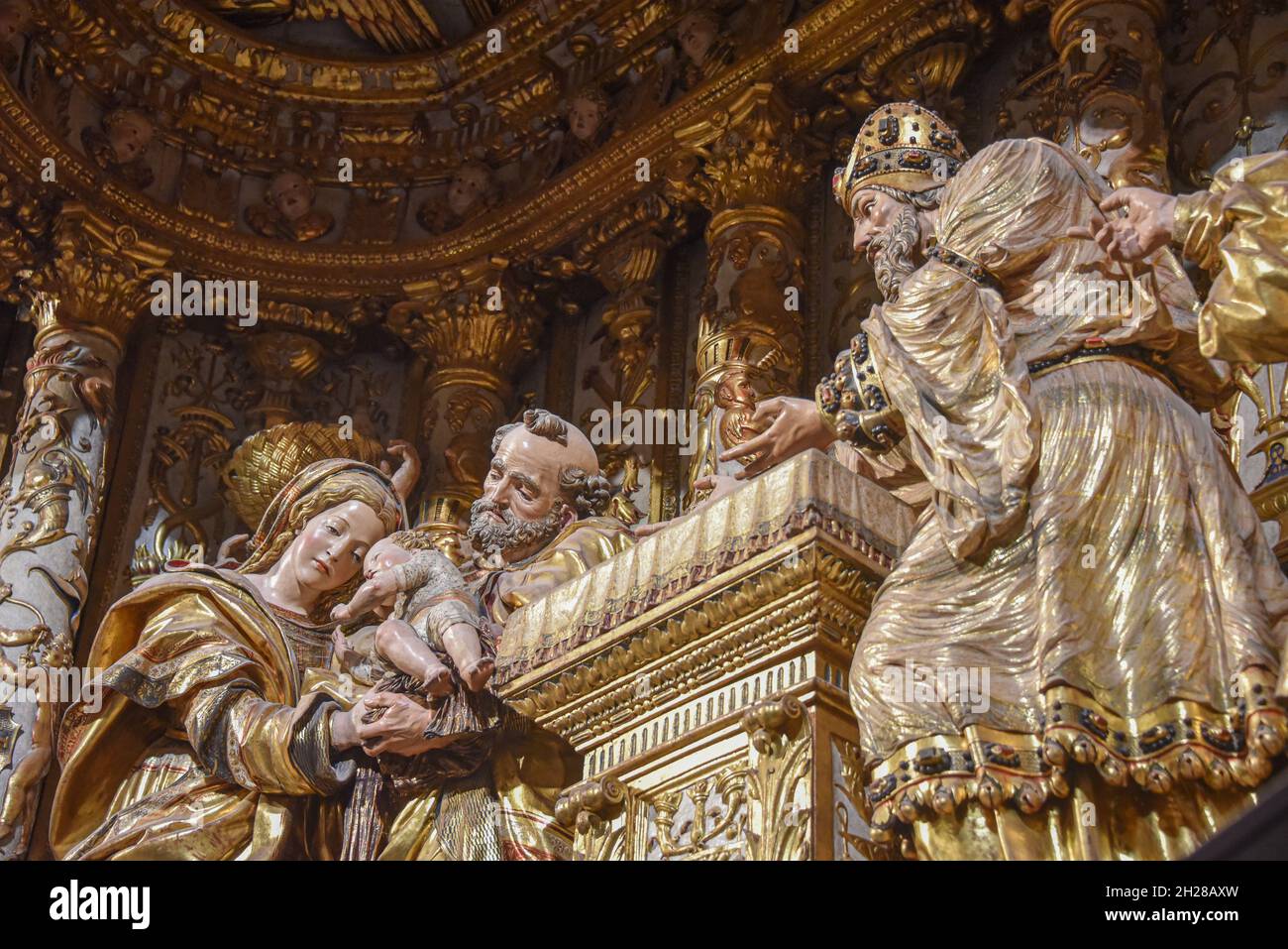 Burgos, España - 16 Oct, 2021: Altar de la Capilla del Condestable en la Catedral de Estilo Gótico de Burgos, Castilla León Foto de stock