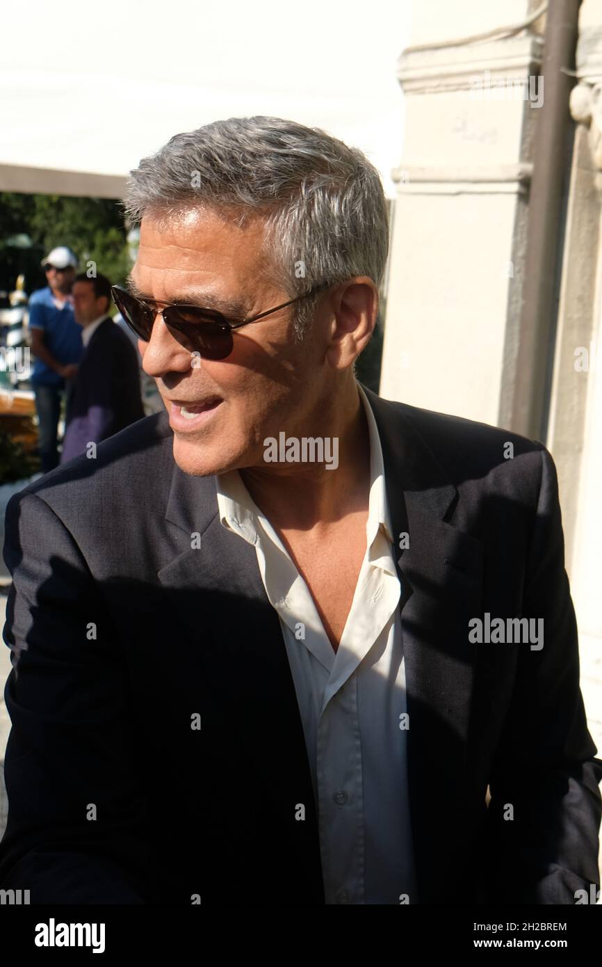 El actor y director George Clooney se celebra en el Festival de Cine de Venecia 74th, en Venecia, Italia, el 2 de septiembre de 2017.(MVS) Foto de stock