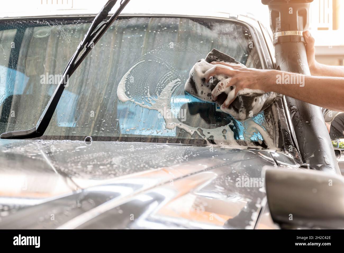 Limpieza de coches, el hombre coche, limpieza interior del vehículo  Fotografía de stock - Alamy