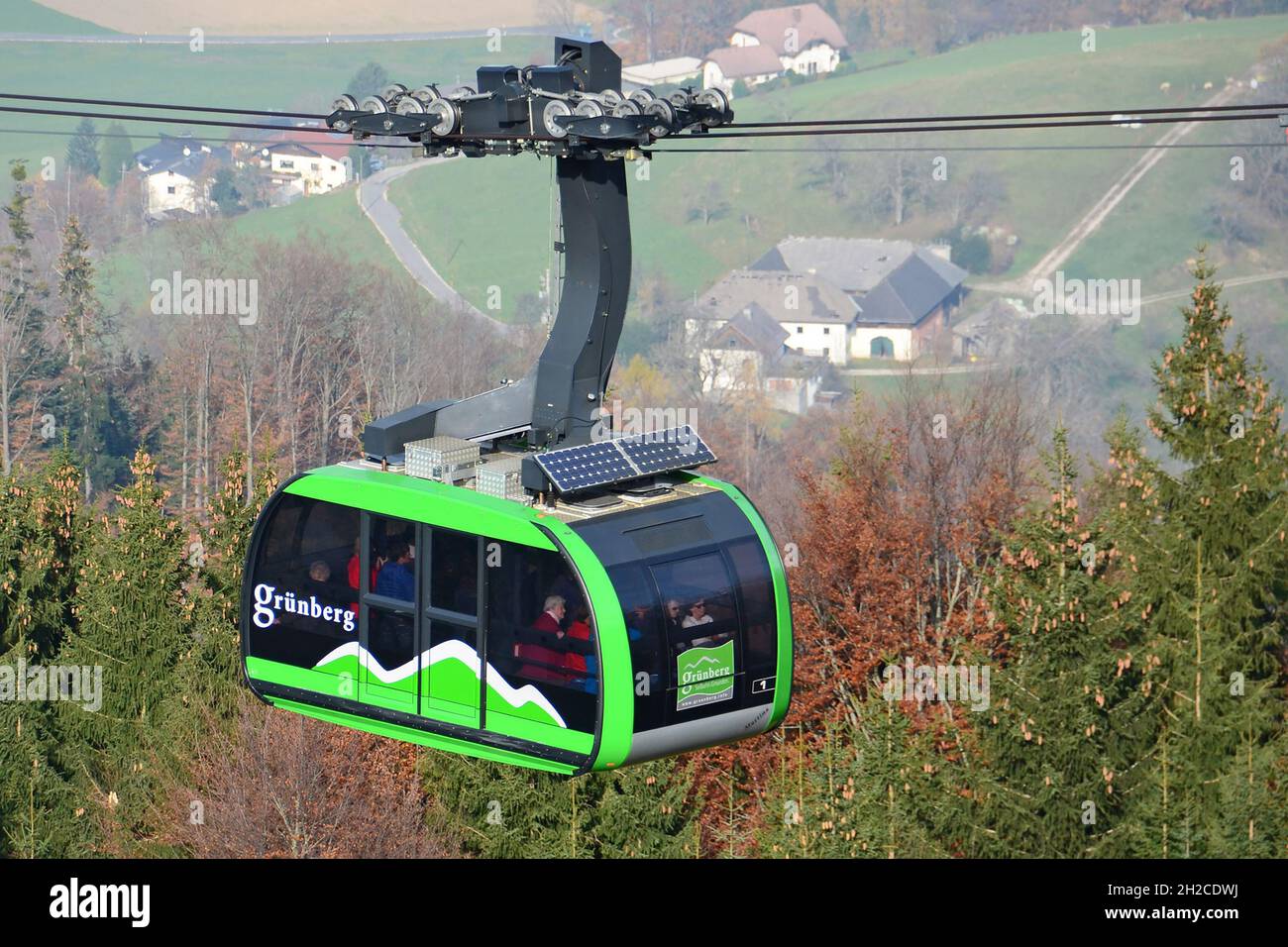 Die Seilbahn auf den Grünberg bei Gmunden im Salzkammergut (Oberösterreich, Österreich) - El ...