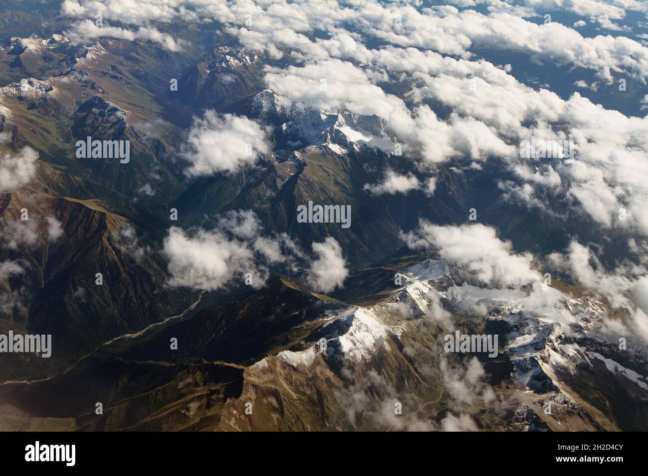 Vista de montañas y nubes. Cáucaso, Territorio de Krasnodar, Rusia Foto de stock