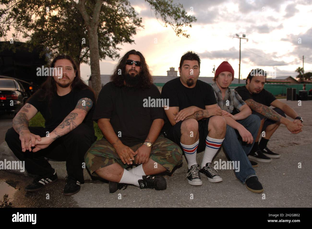 WEST PALM BEACH, - 20 DE SEPTIEMBRE: Chino Moreno, Stephen Carpenter, Frank Abe Cunningham y Chi Cheng de Deftones posan para un retrato en el Sound Advice durante la