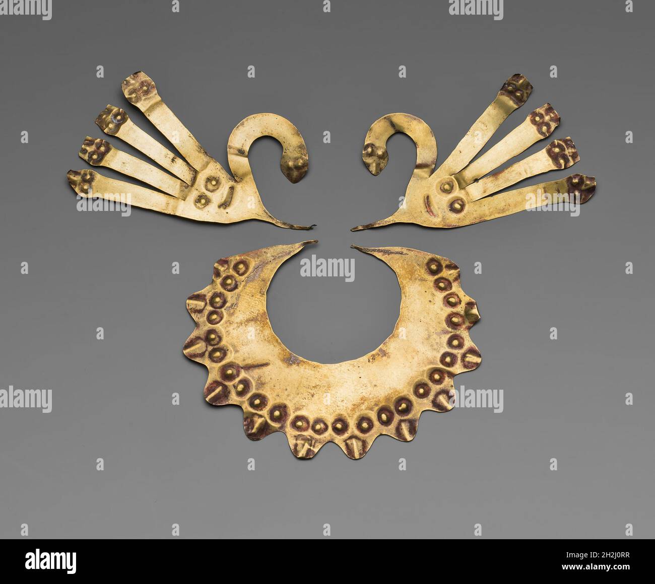 Ornamentos de la nariz en forma de Whiskers felinos, 180 a.C./d.C. 500. Foto de stock