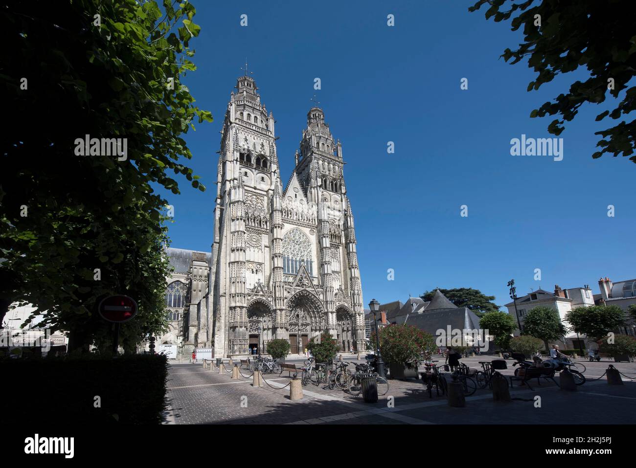 Ciudad de Tours (centro oeste de Francia): Tours Catedral (francés: Catedral Saint-Gatien de Tours), vista de la fachada gótica flamígera (siglo 15th Foto de stock