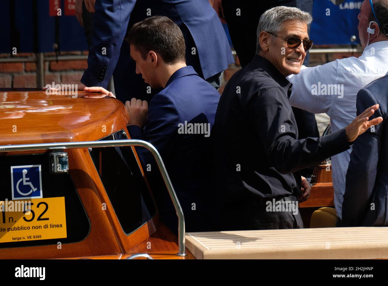 El actor George Clooney llega al Festival de Cine de Venecia 74th en Venecia, Italia, el 30 de agosto de 2017. (MVS) Foto de stock