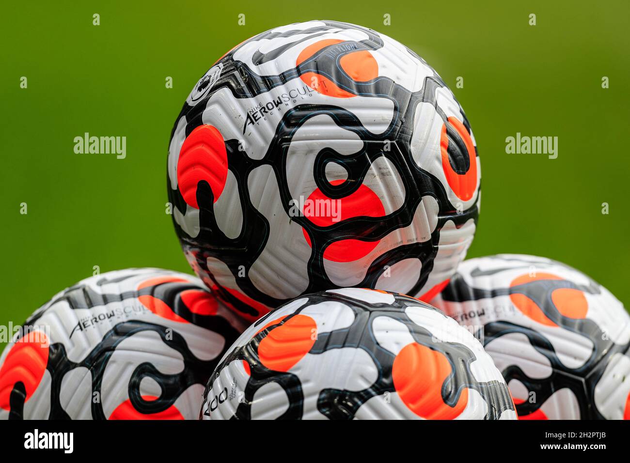 Balón Nike Flight 2021 utilizado en la Premier League antes del partido  Fotografía de stock - Alamy