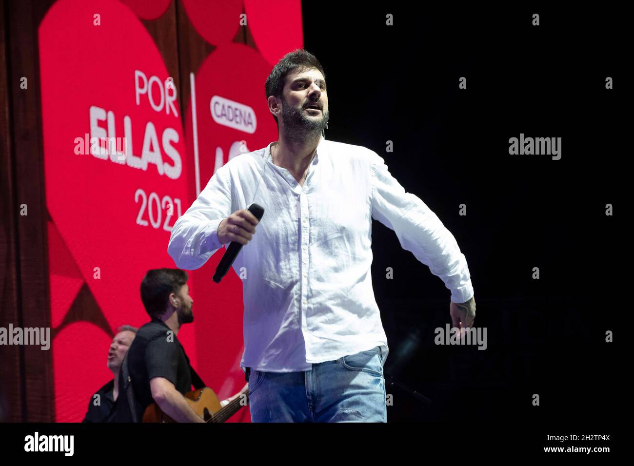 Melendi en la Actuación Cadena 100 por ellas 23/10/2021, Madrid. Crédito:  CORDON PRESS/Alamy Live News Fotografía de stock - Alamy