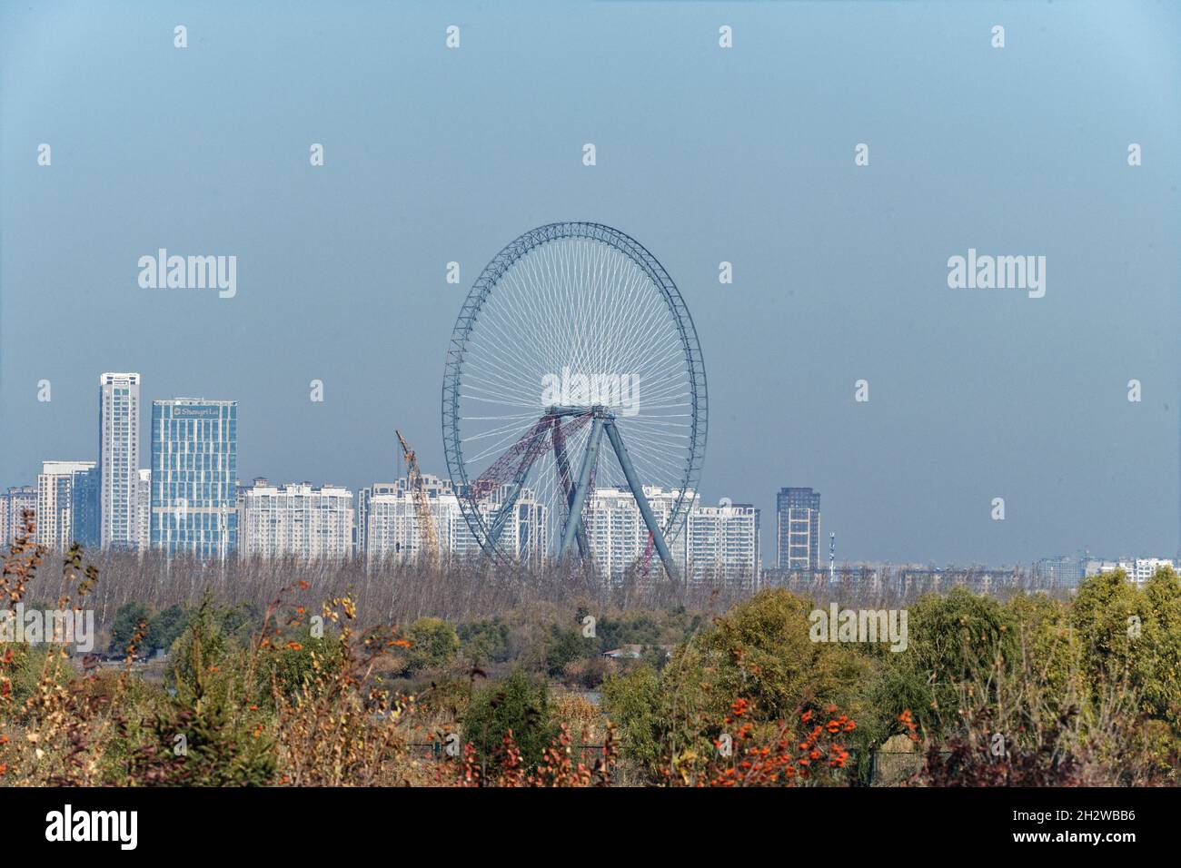 Harbin tiene una nueva rueda de ferris, la más grande de Asia Foto de stock