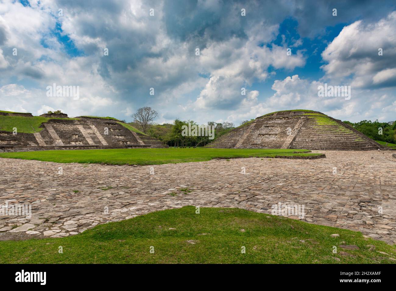 Vista de una antigua pirámide en el yacimiento arqueológico DE EL Tajin, en Papantla, Veracruz, México. Foto de stock