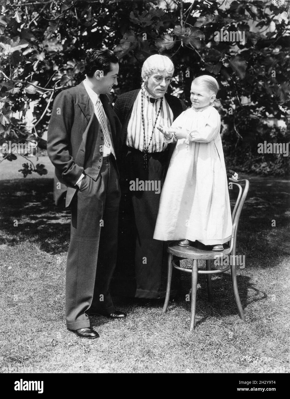 Productor IRVING THALBERG LON CHANEY en traje como Echo El