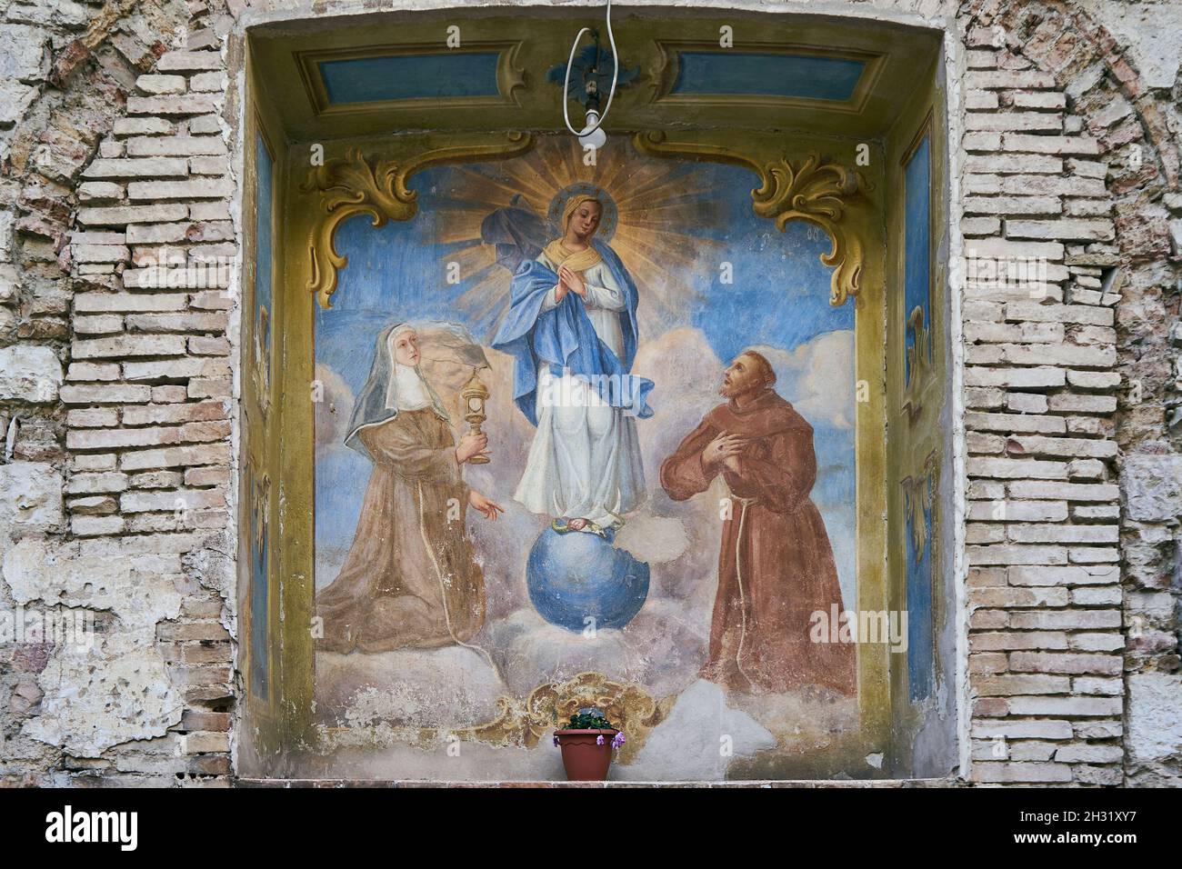 Fresco en einer Mauer, Via Borgo Aretino, Altstadt, Asís, Umbrien, Mittelitalien, Italien, Europa Foto de stock
