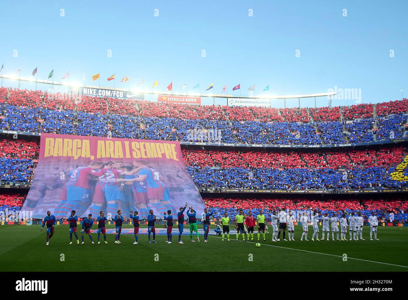 Barcelona, España. 24/10/2021, Vista general durante el partido Liga entre el FC Barcelona y el Real Madrid en el Camp Nou de Barcelona, España. Foto de stock