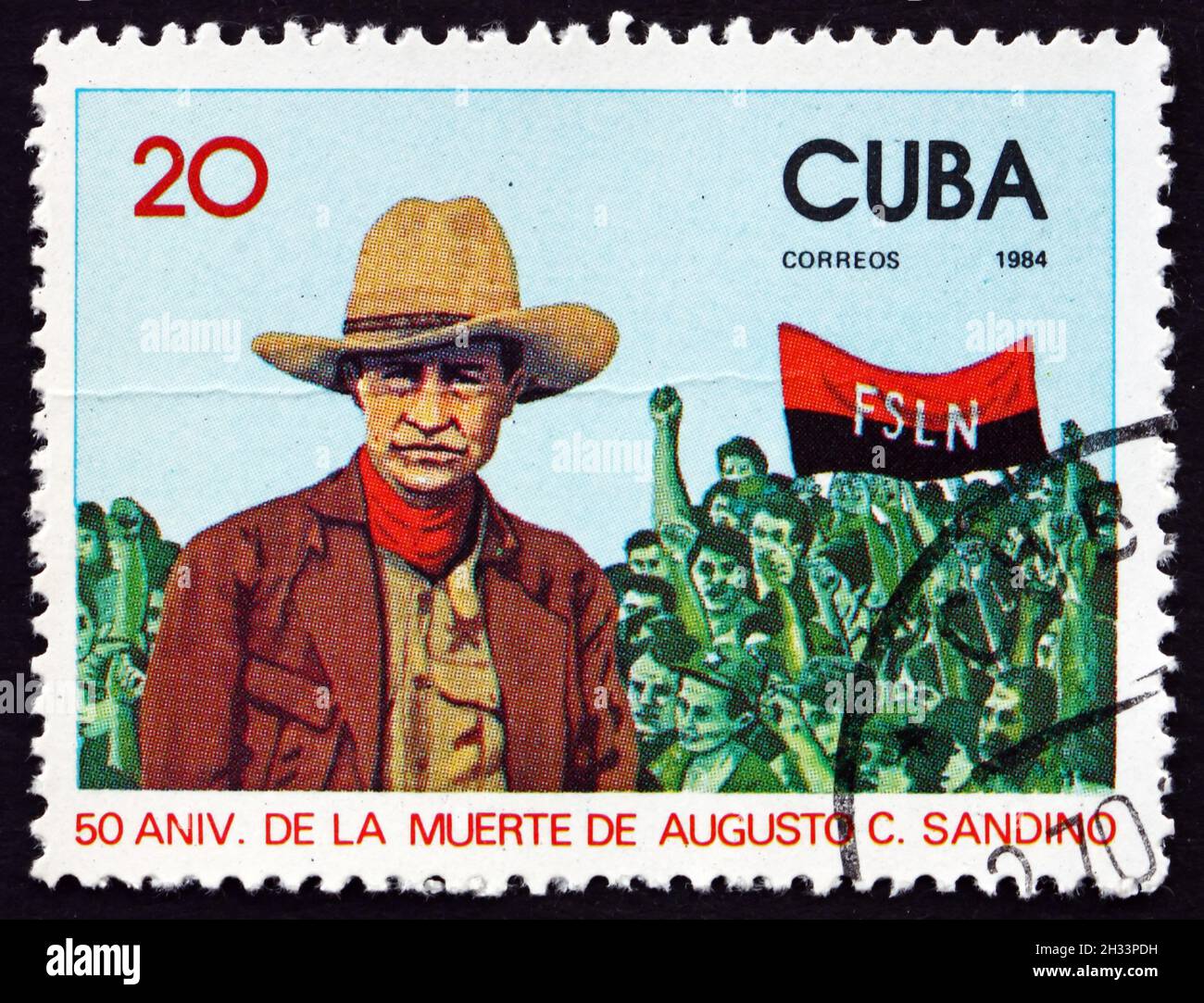 CUBA - ALREDEDOR de 1984: Un sello impreso en Cuba muestra Augusto C. Sandino, revolucionario nicaragüense, alrededor de 1984 Foto de stock