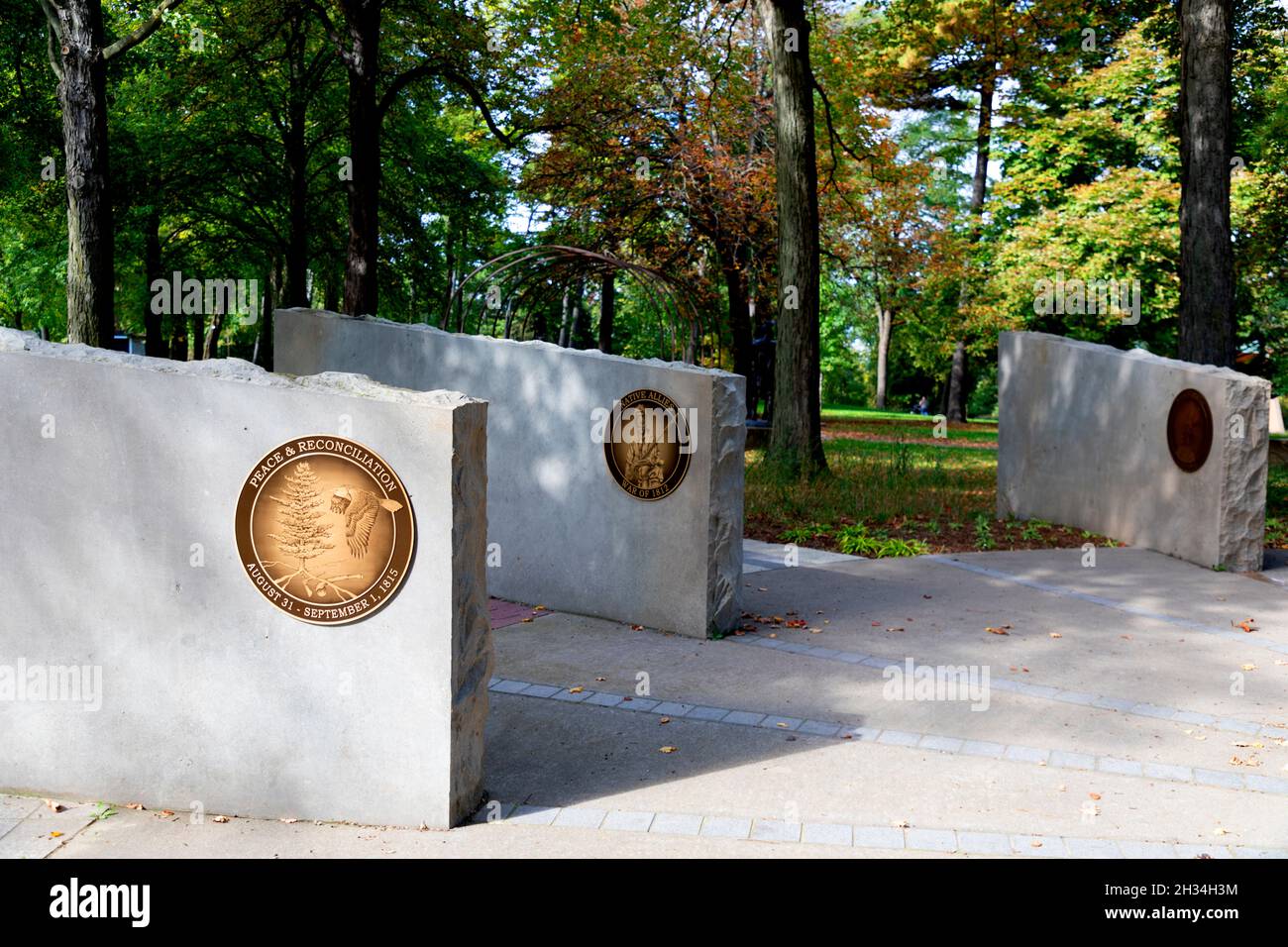 Paisaje de las Naciones monumento situado en Queenston alturas Ontario Canadá. Un monumento a los combatientes nativos del lado canadiense en la Guerra de 1812 Foto de stock