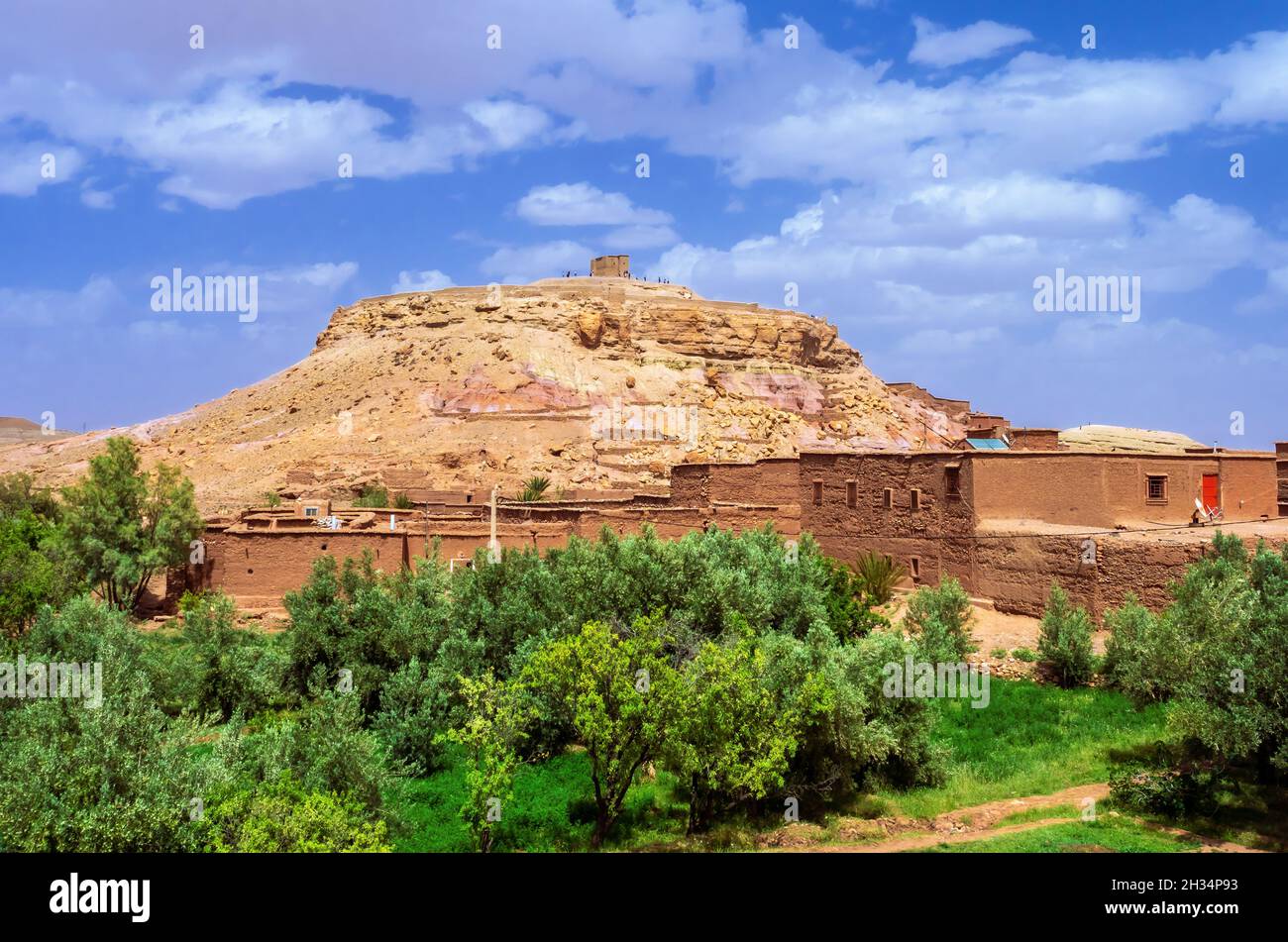 La ciudad de Ouarzazate, llamada 'la puerta del desierto', el destino turístico más famoso de Marruecos Foto de stock