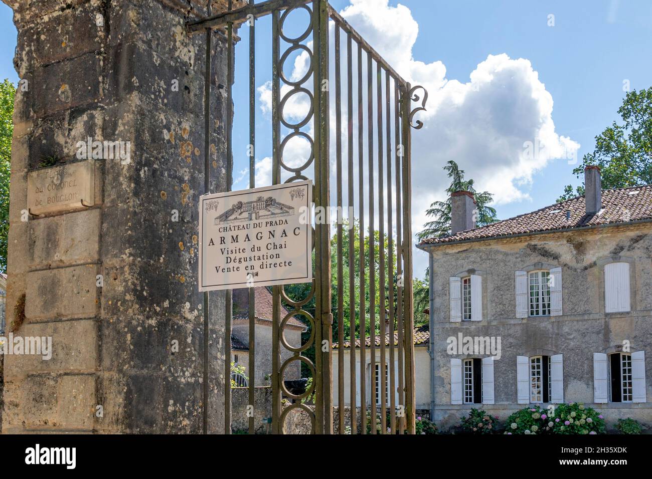 Château du Prada es un productor de Armagnac que también ofrece B&B en  Labastide-d'Armagnac, Francia Fotografía de stock - Alamy