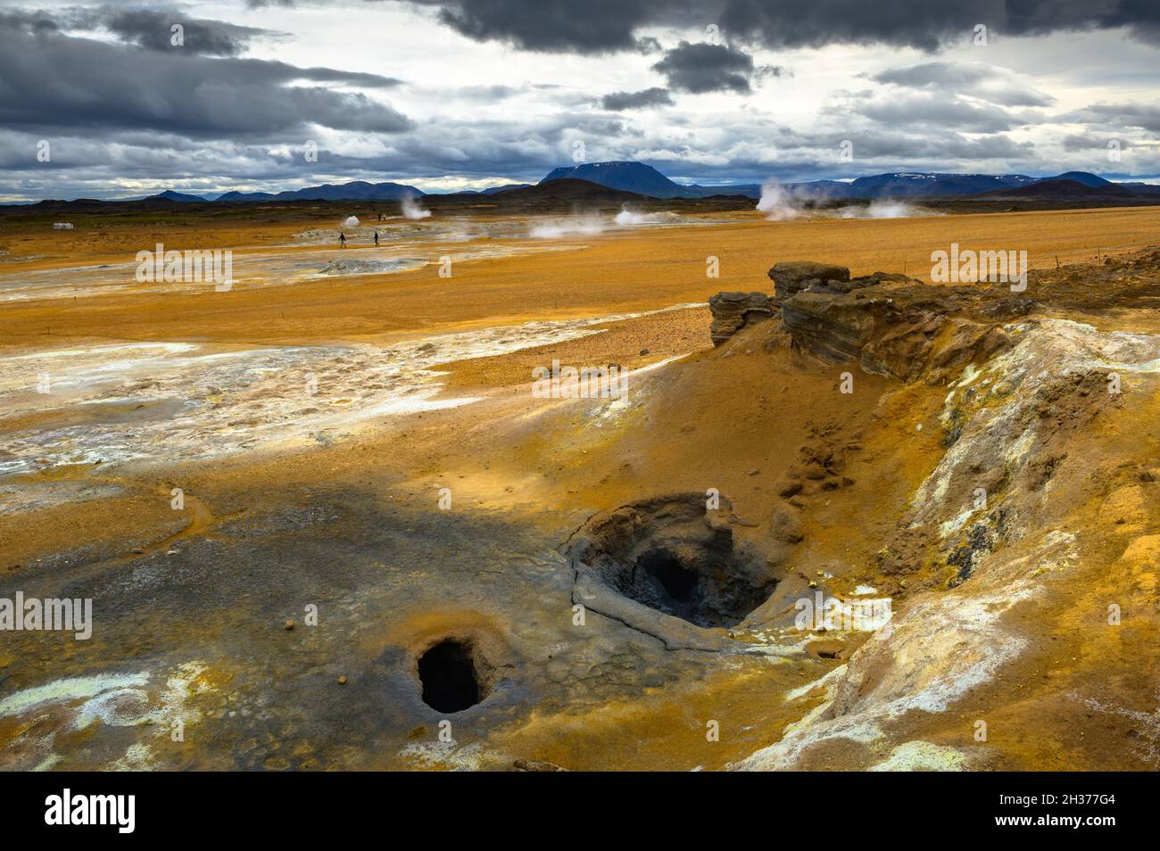 Área geotérmica de Hverir cerca del lago Myvatn en Islandia Foto de stock