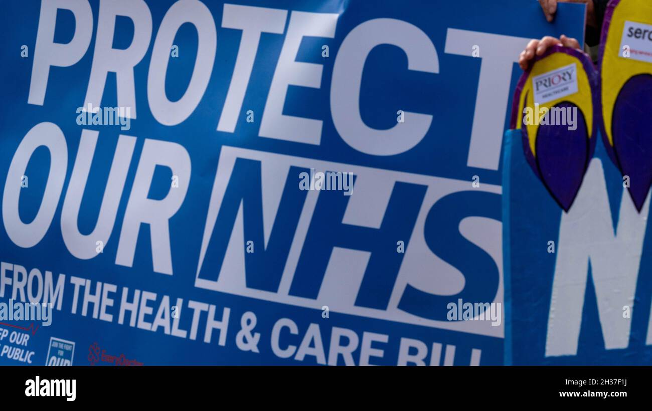 Londres, Reino Unido. 26th Oct, 2021. 'Proteger nuestro NHS ' rally frente a las Casas del Parlamento Crédito: Ian Davidson/Alamy Live News Foto de stock