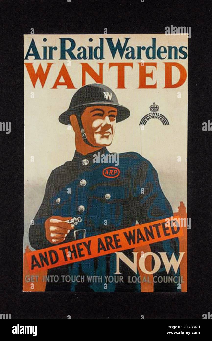 Cartel de reclutamiento 'Air Raid Wardens Wanted' (réplica), parte de un paquete de recuerdos de la Guardia Nacional de la Segunda Guerra Mundial para las escuelas. Foto de stock