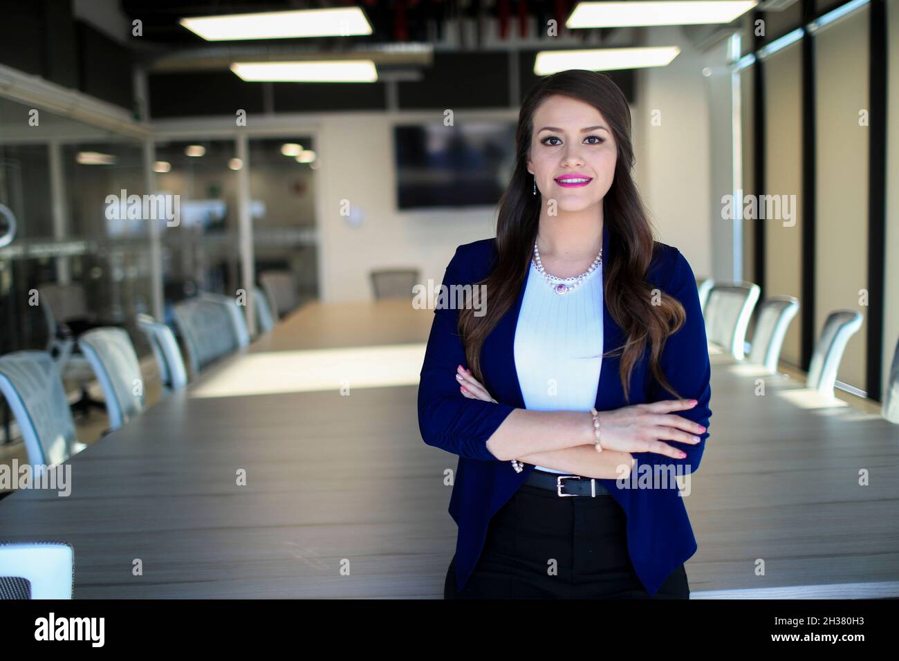 Abogada femenina, abogada femenina, ejecutiva, vestimenta formal, abogada  mujer, Abogada, ejecutiva, vestido formal, (Foto de Luis Gutiérrez /  NortePhoto.c Fotografía de stock - Alamy