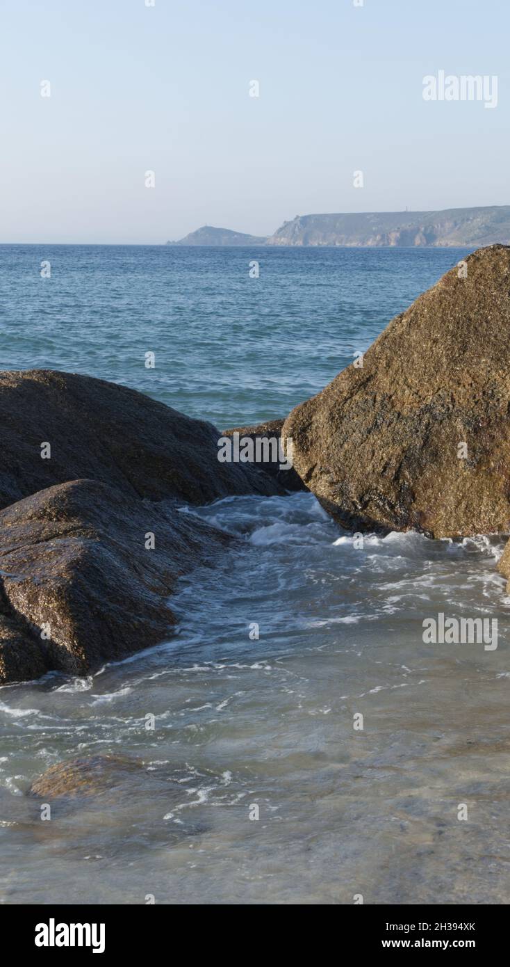 Cape Cornwall visto desde Whitesand Bay, Sennen Cove, Cornwall, Reino Unido Foto de stock