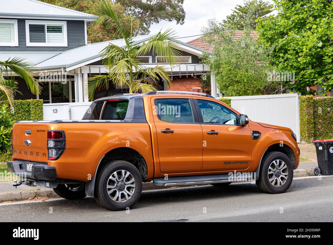 exhaustivo preámbulo Buque de guerra Ford Ranger wildtrack en color naranja marrón estacionado en una calle de  Sydney, Nueva Gales del Sur, Australia Fotografía de stock - Alamy