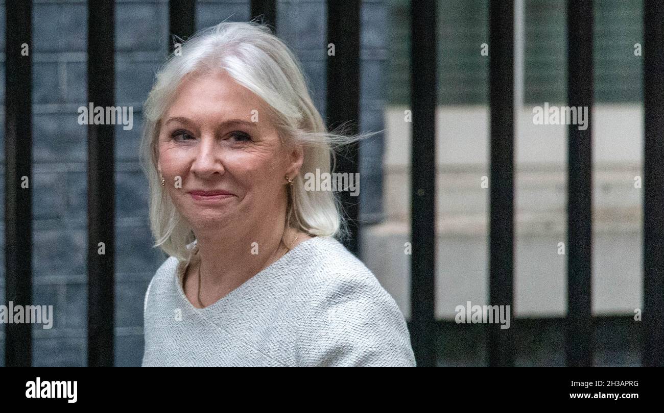Londres, Reino Unido. 27th Oct, 2021. Nadine Dorries, Secretaria de Cultura en 10 Downing Street Londres. Crédito: Ian Davidson/Alamy Live News Foto de stock