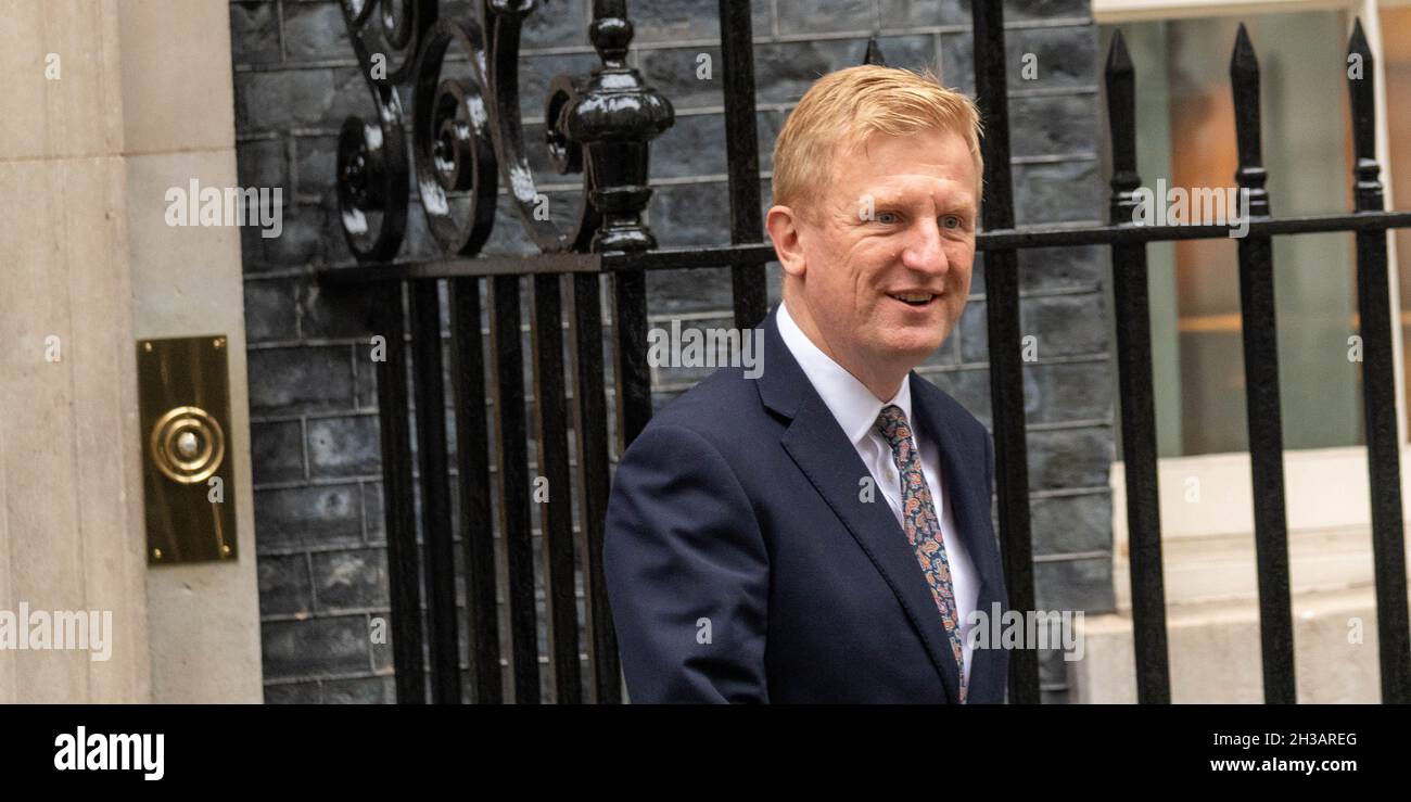 Londres, Reino Unido. 27th Oct, 2021. Oliver Dowden, Ministro sin cartera en una reunión del gabinete en 10 Downing Street Londres. Crédito: Ian Davidson/Alamy Live News Foto de stock