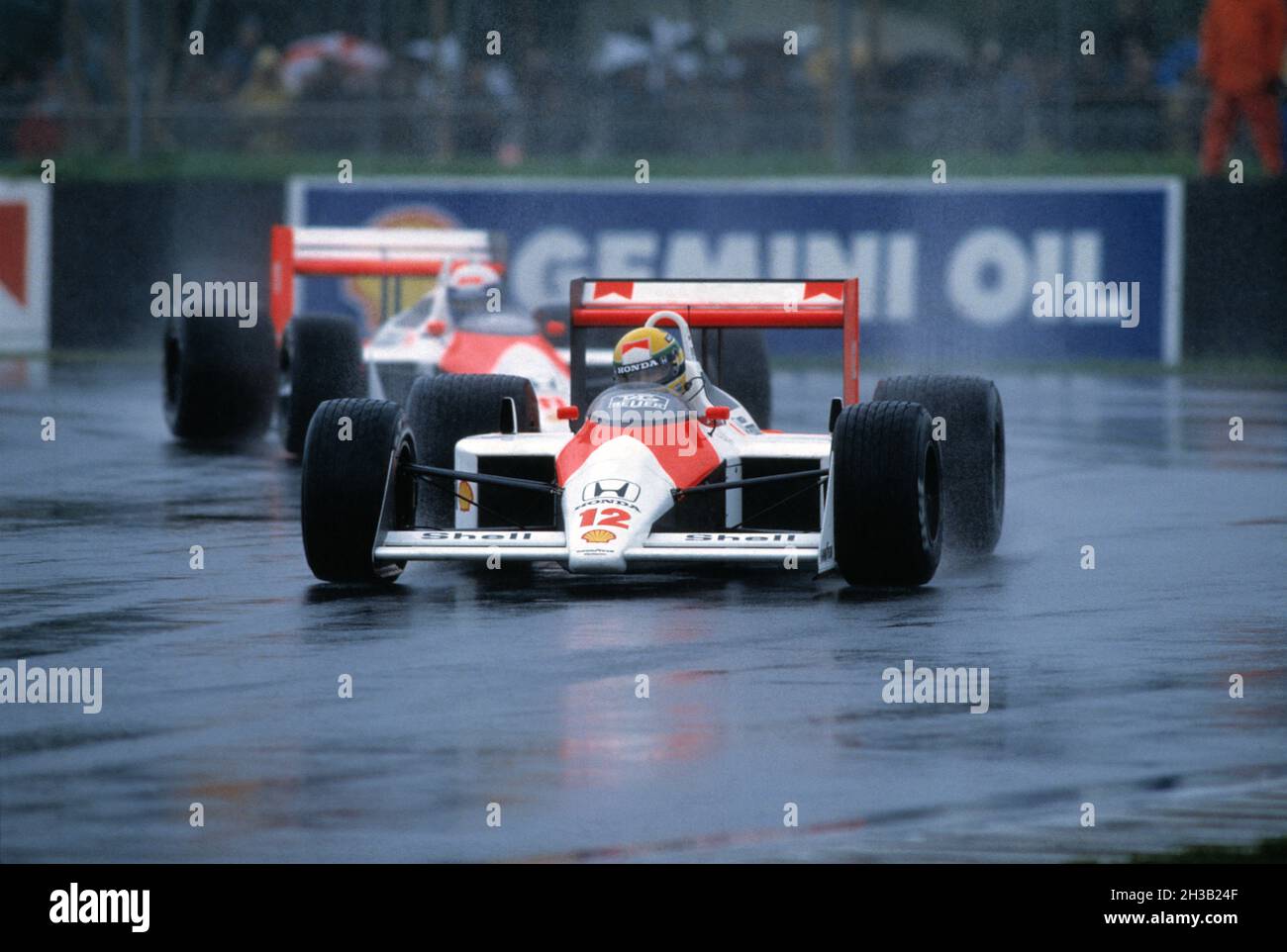 Reino Unido. Inglaterra. Silverstone. Carrera de Gran Premio de Motor británico. 1988. El piloto brasileño de Fórmula 1 Ayrton Senna (1960 - 1994) conduce el McLaren M. Foto de stock