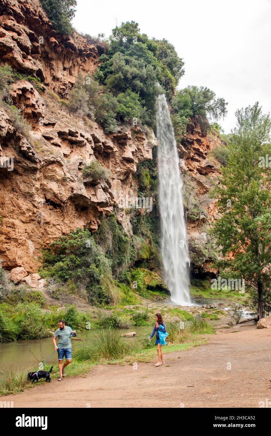 Cascadas en el pueblo español de Navajas Un municipio en la comarca del  Alto Palancia, Castellón, Valencia, España Fotografía de stock - Alamy