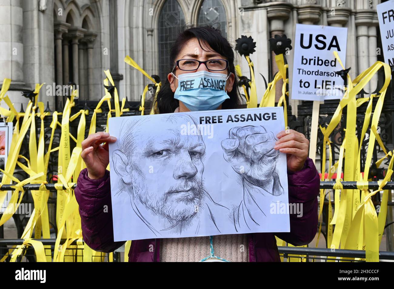 Protesta Julian Assange libre. Audiencia de apelación final, los Tribunales Reales de Justicia, The Strand, Londres. REINO UNIDO Foto de stock
