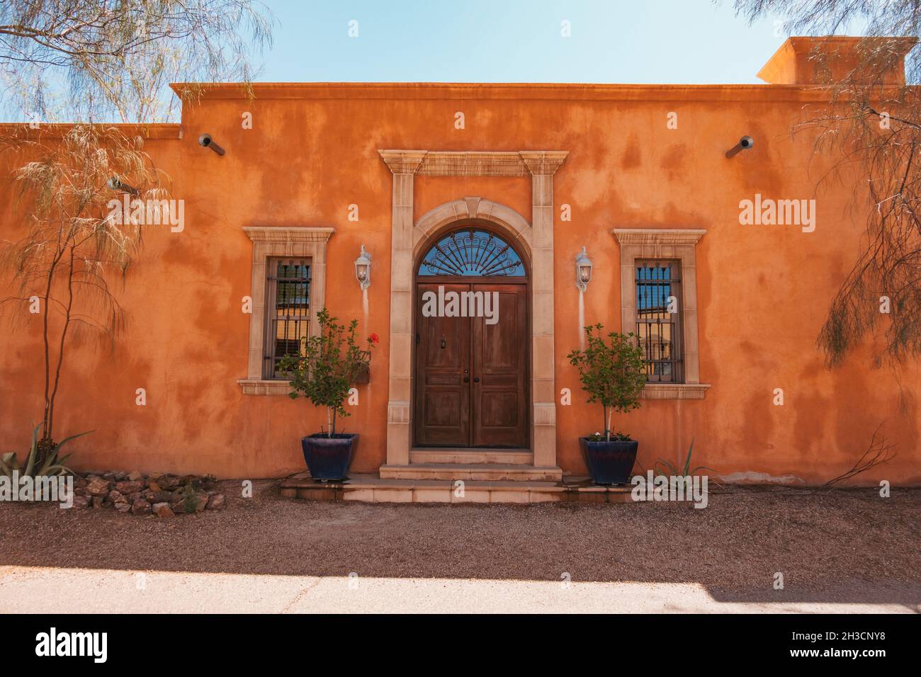 Casa de estilo colonial español fotografías e imágenes de alta resolución -  Alamy