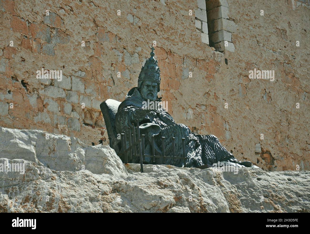 Papa Luna, Benedicto XIII , monumento de Sergio Blanco, Peñíscola, provincia de Castellón, Comunidad Valenciana, España. Foto de stock