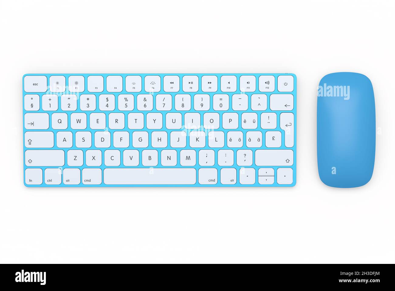 Moderno teclado y ratón de aluminio azul aislado sobre fondo blanco. Foto de stock