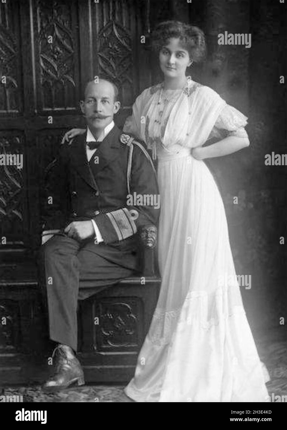MARIE BONAPARTE (1882-1962) autora francesa y psicoanalista con su marido, el príncipe Jorge de Dinamarca y Grecia Foto de stock