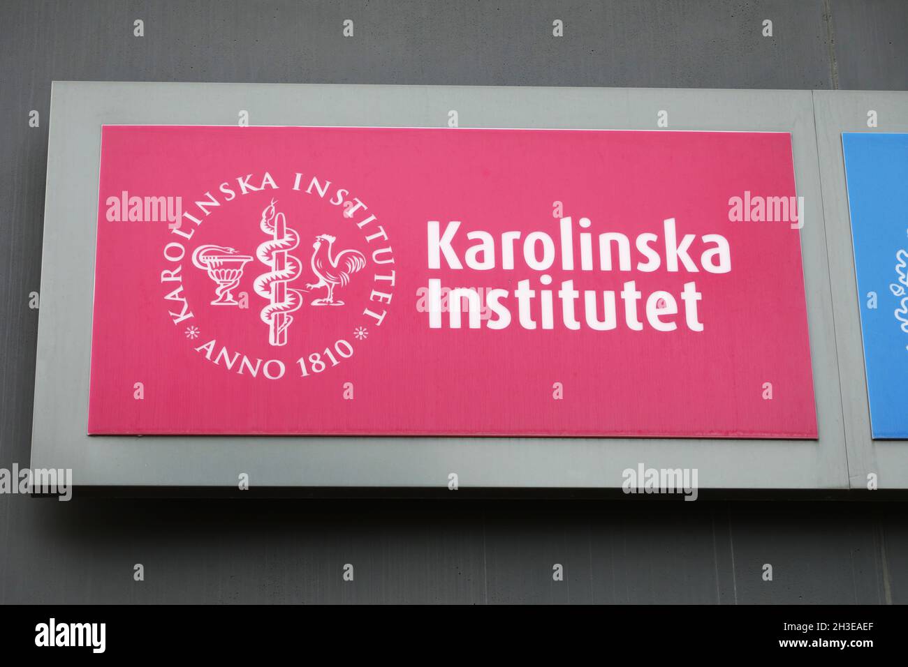 Señales en Campus Solna en Solna, Estocolmo, Suecia. En la imagen: El Instituto Karolinska (karolinska Institutet). Foto de stock