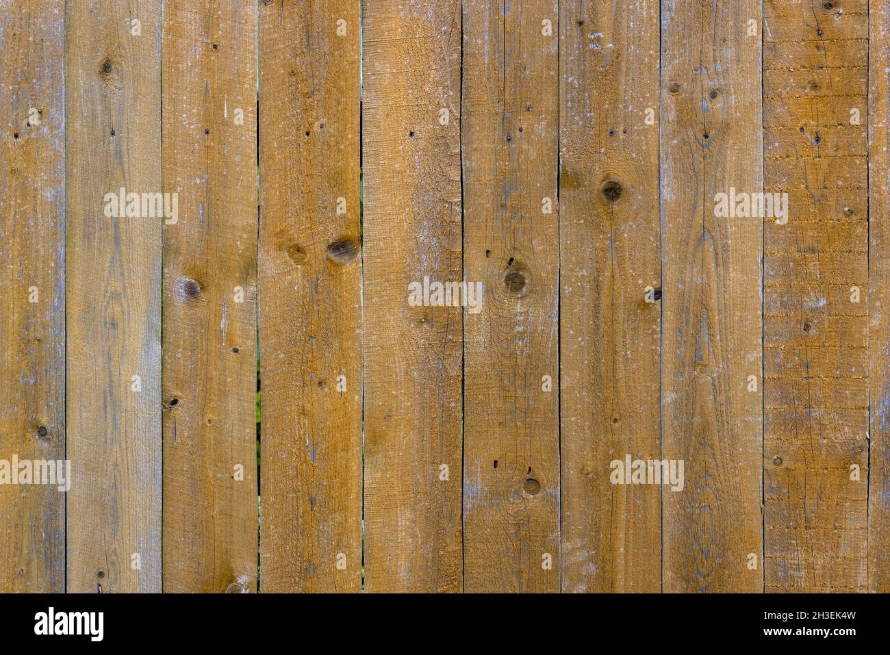 superficie de tabla de tablones de madera gris y marrón envejecida y seca - fondo y textura de marco completo Foto de stock