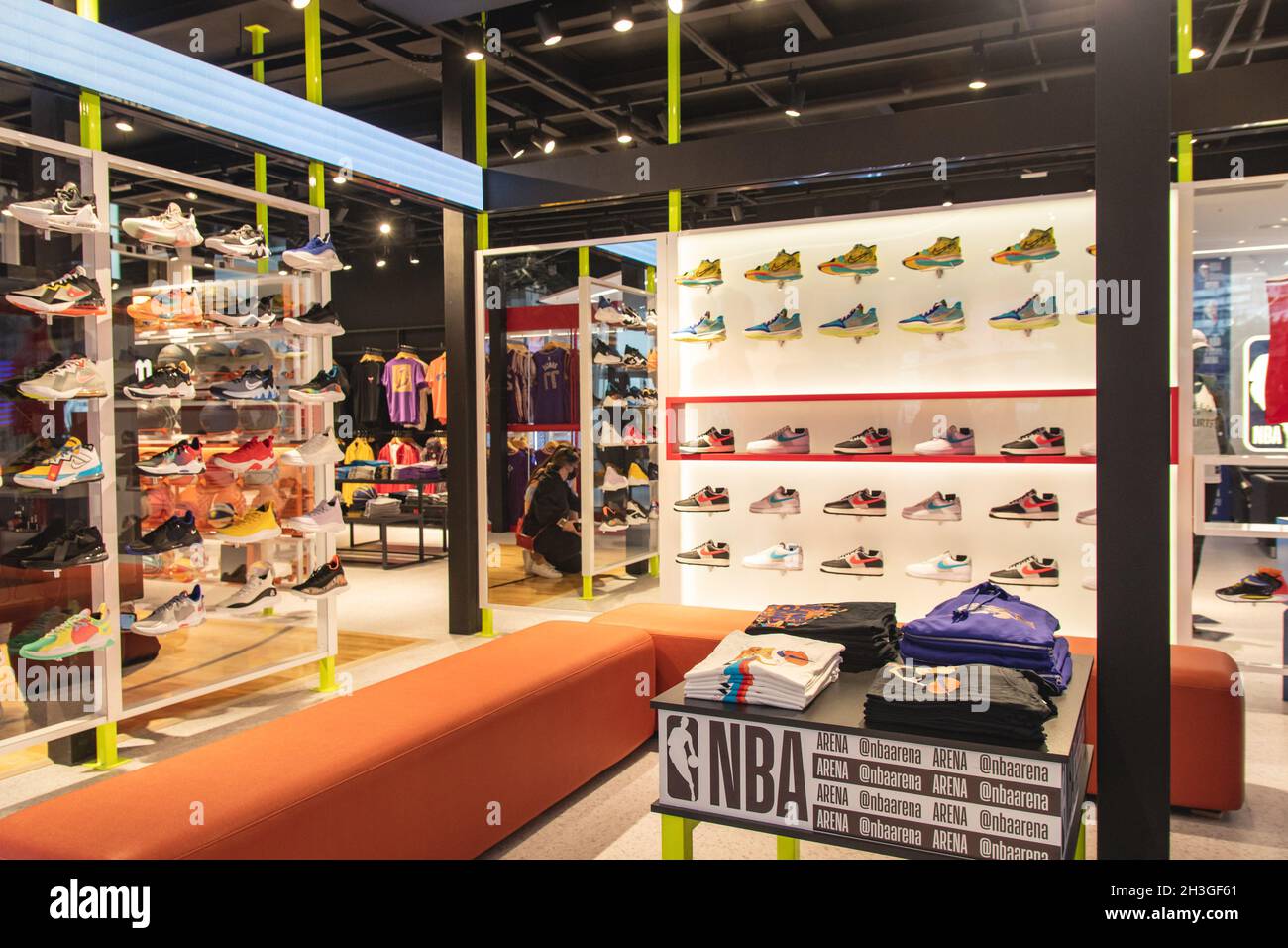 El São de octubre de 2021 se inauguró una tienda NBA en el centro comercial  Morumbi Town Mall, en 28 Paulo, Brasil. La tienda, ambientada en la liga de  baloncesto norteamericana, es