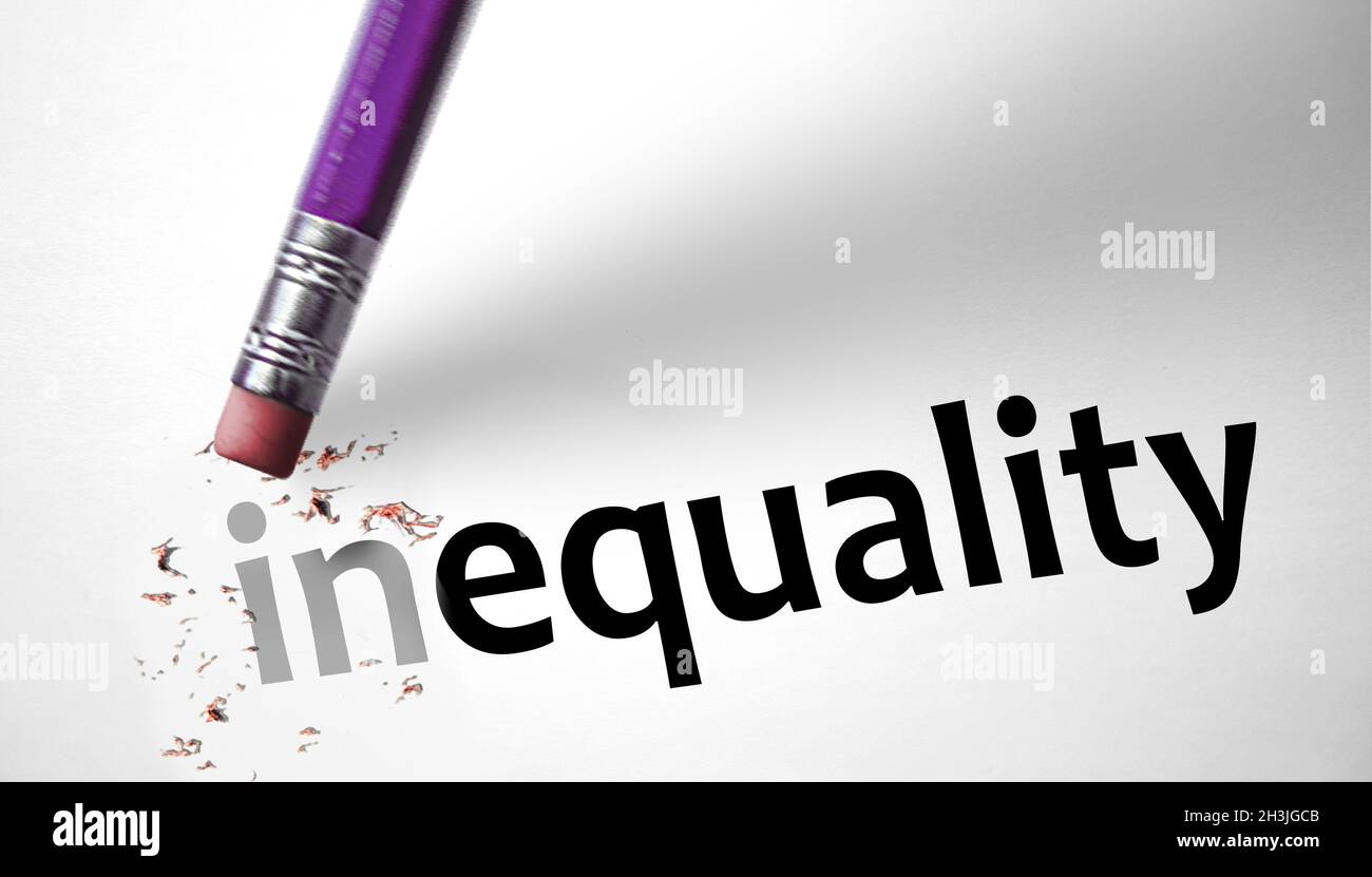 Eraser cambiando la palabra desigualdad para la igualdad Foto de stock