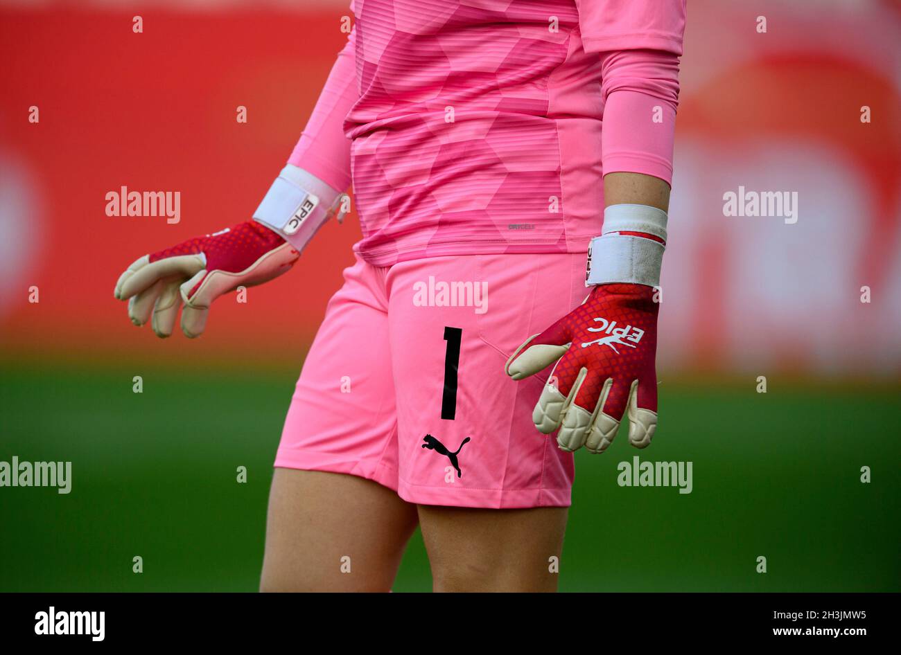 Pink football jersey fotografías e imágenes de alta resolución - Alamy